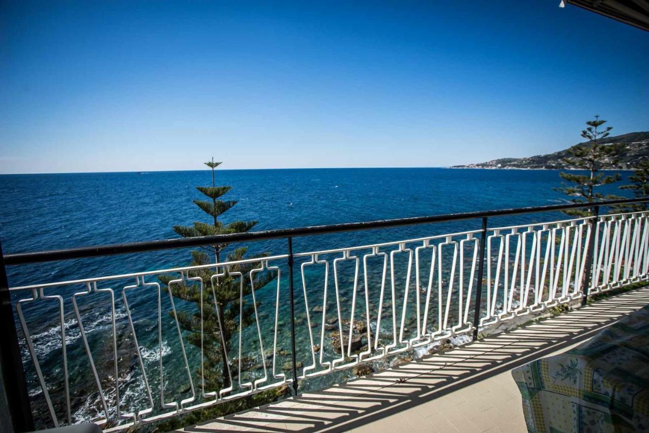 Apartment In Locazione Sul Mare Ad Ospedaletti
